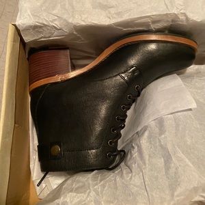 Clark’s Tone Block Heel boot US 9